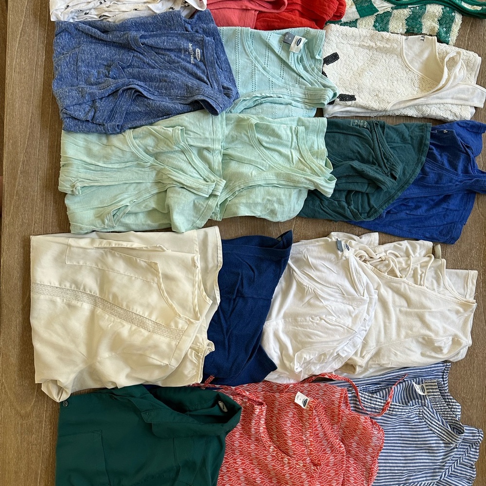 Old Navy Size Medium Assorted Clothing Bundle (18 Tops) in Various Colors